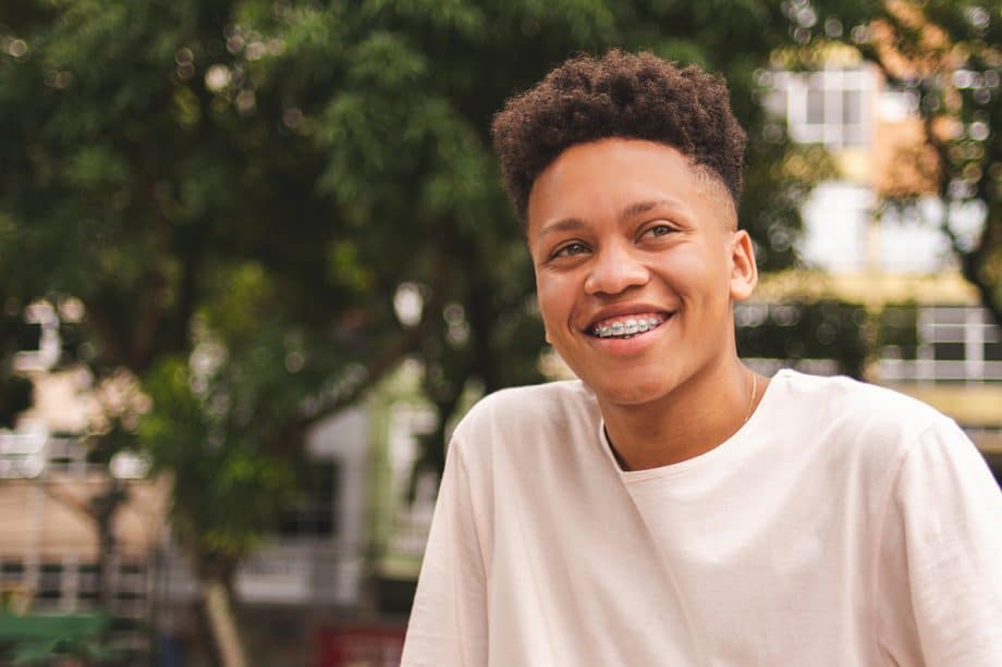 Clear Braces vs. Metal Braces for Adults: Which Option Fits Your Lifestyle?